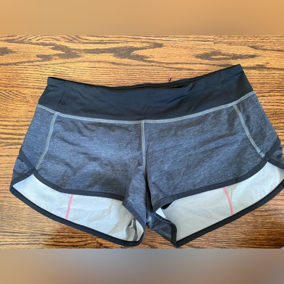 Lululemon Speed Short -‎ Heathered Black with Pink Accents Size 8 - Picture 1 of 6